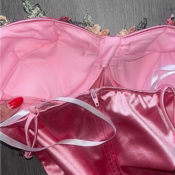 Elegant Pink Satin Dress - Picture 5 of 6